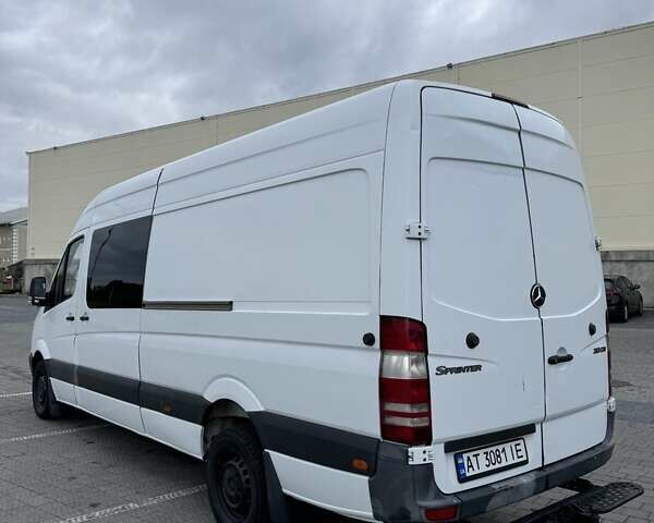 Белый Мерседес Sprinter, объемом двигателя 2.2 л и пробегом 300 тыс. км за 11100 $, фото 13 на Automoto.ua