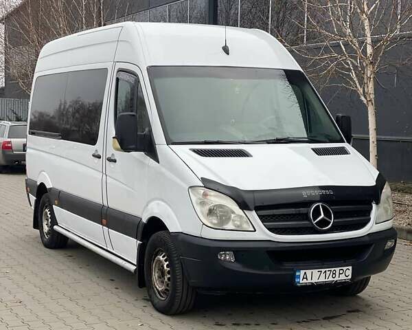 Белый Мерседес Sprinter, объемом двигателя 2.2 л и пробегом 560 тыс. км за 16370 $, фото 2 на Automoto.ua