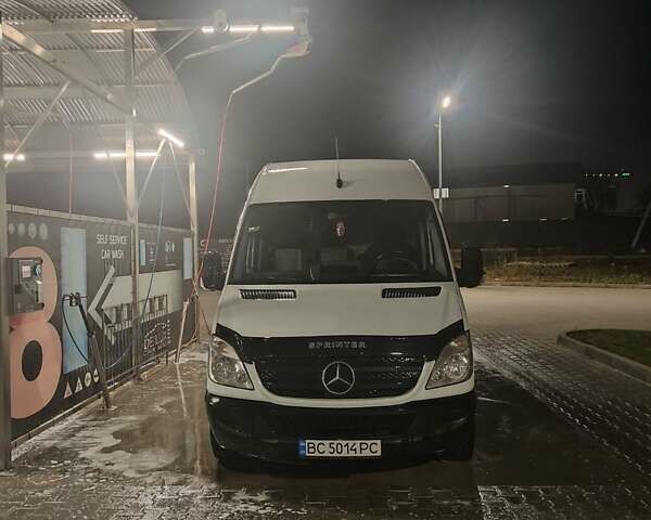 Белый Мерседес Sprinter, объемом двигателя 3 л и пробегом 700 тыс. км за 15500 $, фото 3 на Automoto.ua