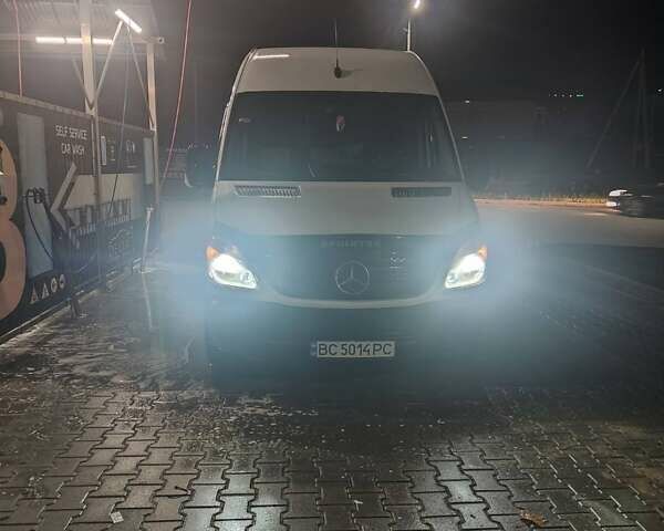 Белый Мерседес Sprinter, объемом двигателя 3 л и пробегом 700 тыс. км за 15500 $, фото 4 на Automoto.ua