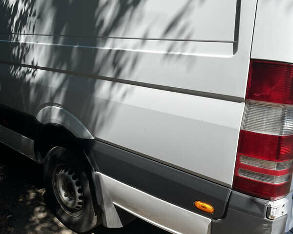 Белый Мерседес Sprinter, объемом двигателя 2.1 л и пробегом 468 тыс. км за 16500 $, фото 6 на Automoto.ua