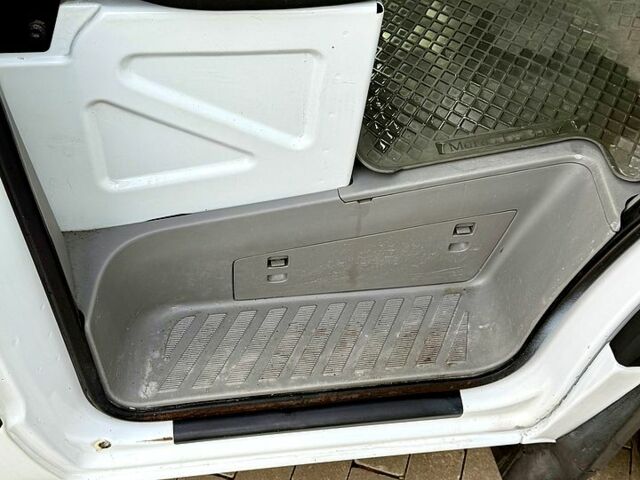 Білий Мерседес Sprinter, об'ємом двигуна 2.1 л та пробігом 400 тис. км за 12900 $, фото 10 на Automoto.ua