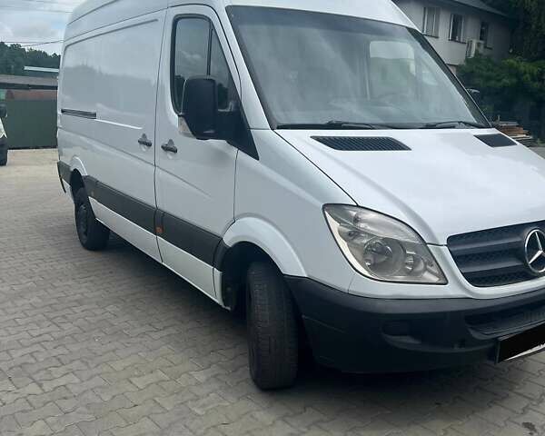 Белый Мерседес Sprinter, объемом двигателя 2.14 л и пробегом 500 тыс. км за 12000 $, фото 3 на Automoto.ua