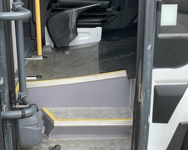 Белый Мерседес Sprinter, объемом двигателя 2.14 л и пробегом 418 тыс. км за 35000 $, фото 3 на Automoto.ua