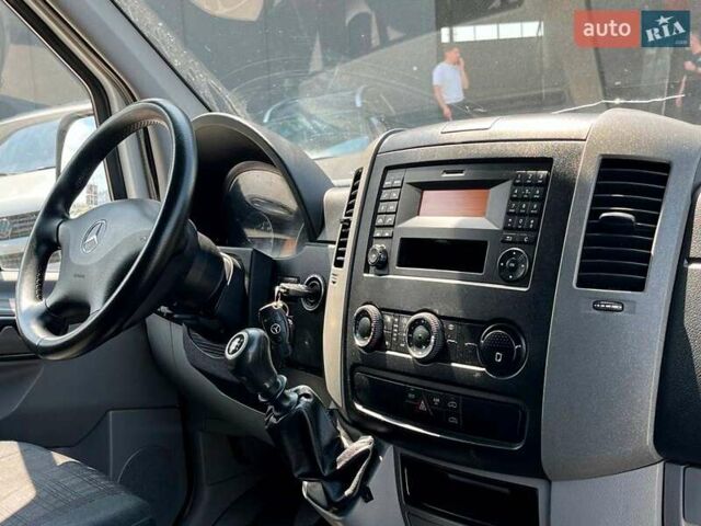 Белый Мерседес Sprinter, объемом двигателя 2.2 л и пробегом 275 тыс. км за 14990 $, фото 26 на Automoto.ua