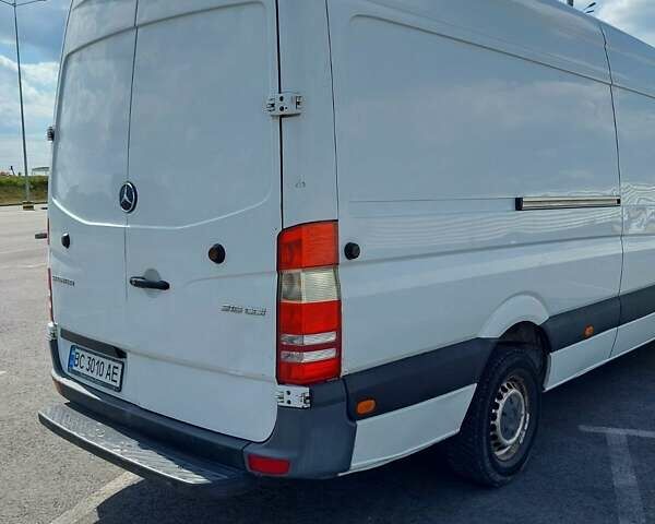 Белый Мерседес Sprinter, объемом двигателя 2.2 л и пробегом 457 тыс. км за 15500 $, фото 9 на Automoto.ua