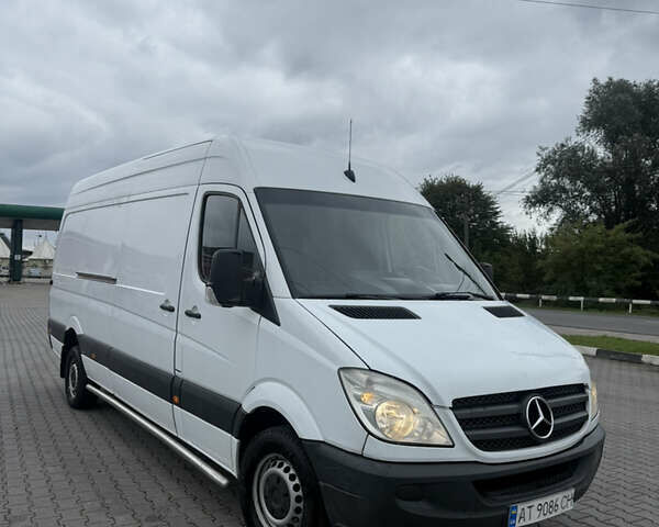 Белый Мерседес Sprinter, объемом двигателя 2.14 л и пробегом 557 тыс. км за 12500 $, фото 1 на Automoto.ua