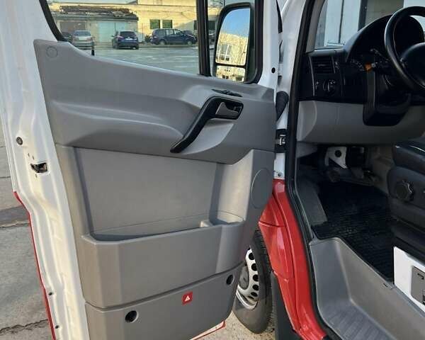 Белый Мерседес Sprinter, объемом двигателя 2.2 л и пробегом 400 тыс. км за 11500 $, фото 10 на Automoto.ua