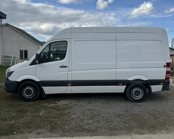 Белый Мерседес Sprinter, объемом двигателя 2.14 л и пробегом 305 тыс. км за 16000 $, фото 3 на Automoto.ua