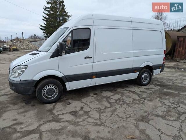 Белый Мерседес Sprinter, объемом двигателя 2.14 л и пробегом 370 тыс. км за 12500 $, фото 4 на Automoto.ua