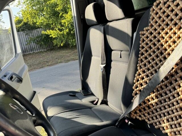 Белый Мерседес Sprinter, объемом двигателя 2.1 л и пробегом 377 тыс. км за 15000 $, фото 14 на Automoto.ua