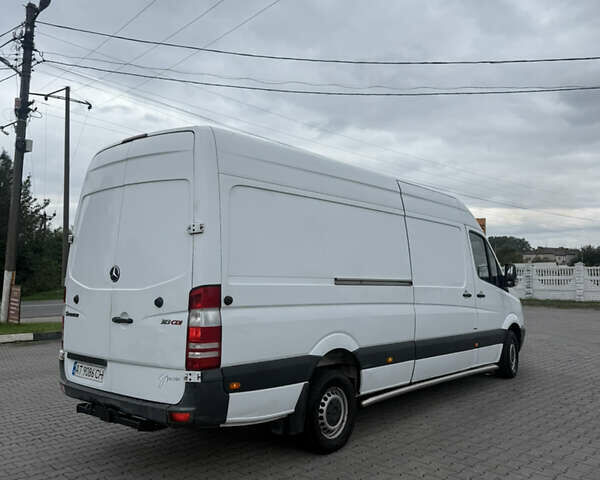 Белый Мерседес Sprinter, объемом двигателя 2.14 л и пробегом 557 тыс. км за 12500 $, фото 2 на Automoto.ua