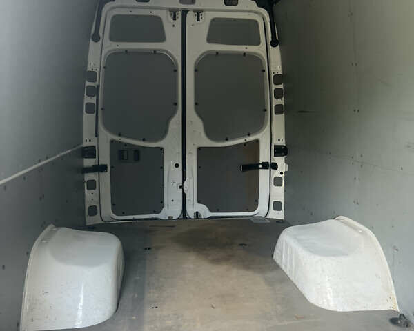 Белый Мерседес Sprinter, объемом двигателя 2.2 л и пробегом 310 тыс. км за 19999 $, фото 9 на Automoto.ua