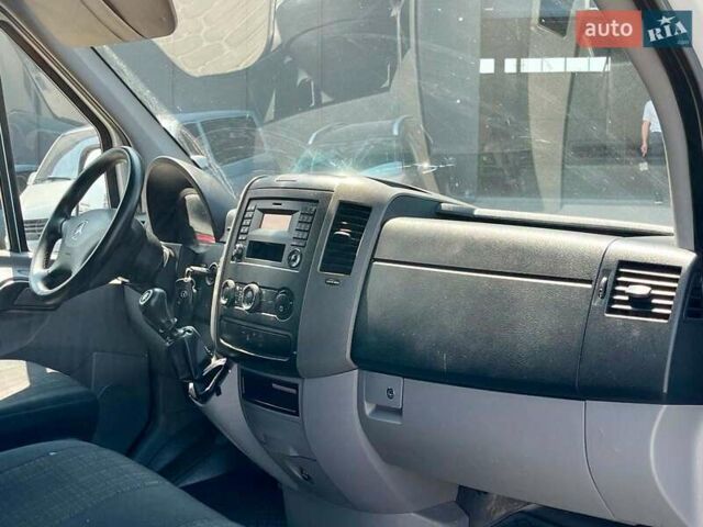 Белый Мерседес Sprinter, объемом двигателя 2.2 л и пробегом 275 тыс. км за 14990 $, фото 25 на Automoto.ua