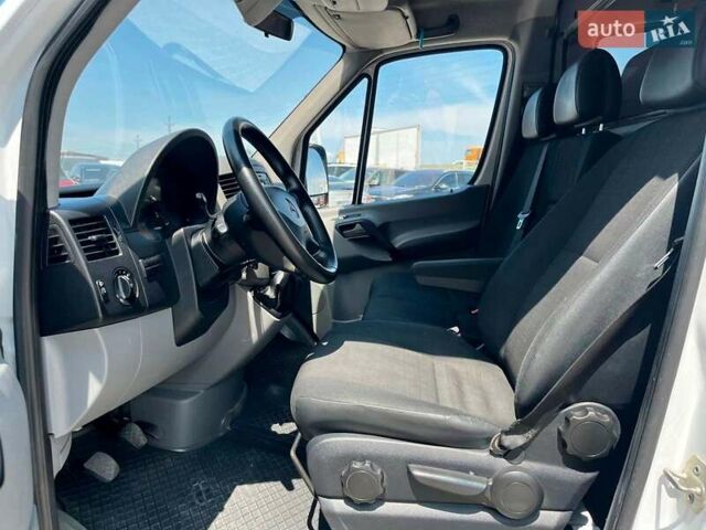 Белый Мерседес Sprinter, объемом двигателя 2.2 л и пробегом 275 тыс. км за 14990 $, фото 7 на Automoto.ua