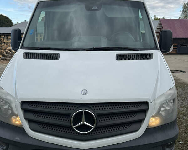 Белый Мерседес Sprinter, объемом двигателя 2.14 л и пробегом 305 тыс. км за 16000 $, фото 2 на Automoto.ua