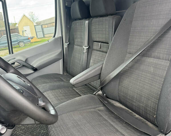 Белый Мерседес Sprinter, объемом двигателя 2.14 л и пробегом 305 тыс. км за 16000 $, фото 13 на Automoto.ua