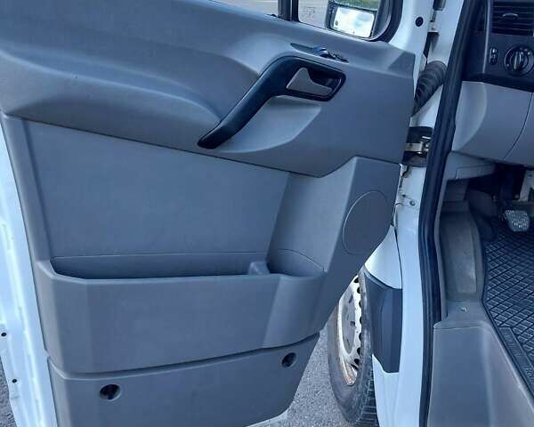 Белый Мерседес Sprinter, объемом двигателя 2.2 л и пробегом 457 тыс. км за 15500 $, фото 13 на Automoto.ua