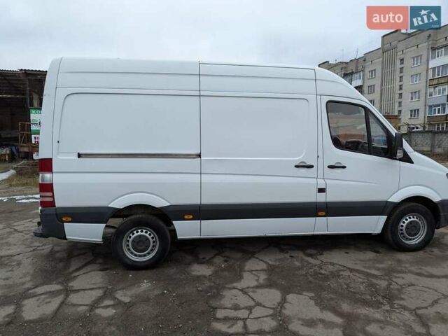 Белый Мерседес Sprinter, объемом двигателя 2.14 л и пробегом 370 тыс. км за 12500 $, фото 2 на Automoto.ua