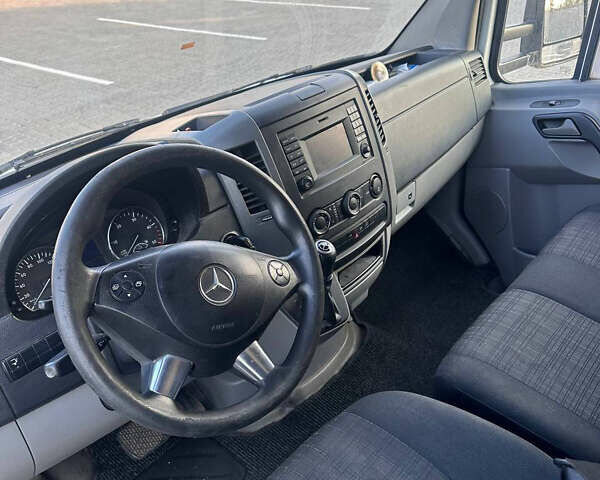 Белый Мерседес Sprinter, объемом двигателя 2.14 л и пробегом 300 тыс. км за 18500 $, фото 12 на Automoto.ua