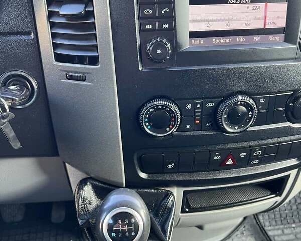 Белый Мерседес Sprinter, объемом двигателя 2.2 л и пробегом 400 тыс. км за 11500 $, фото 20 на Automoto.ua