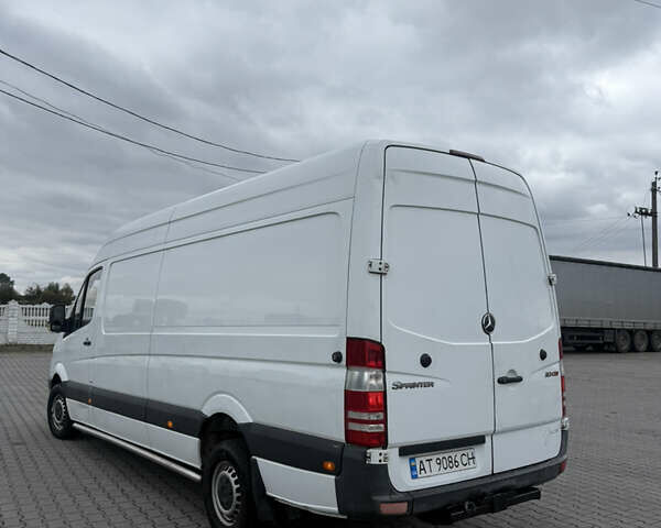 Белый Мерседес Sprinter, объемом двигателя 2.14 л и пробегом 557 тыс. км за 12500 $, фото 3 на Automoto.ua