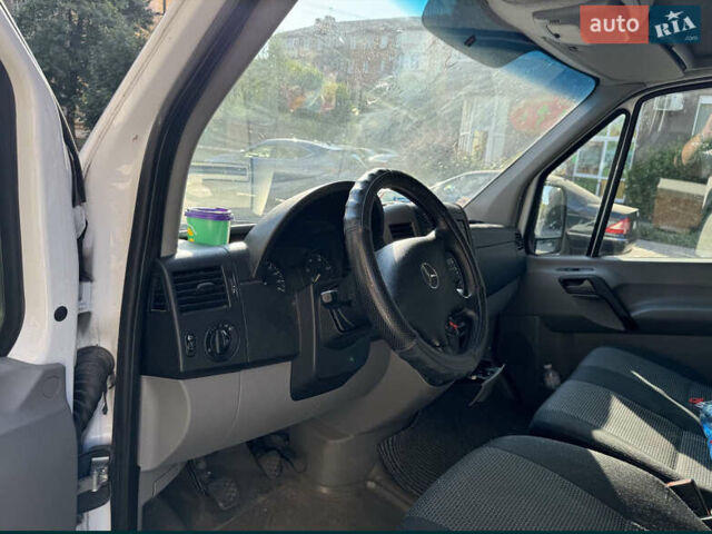 Белый Мерседес Sprinter, объемом двигателя 2.14 л и пробегом 287 тыс. км за 11500 $, фото 4 на Automoto.ua