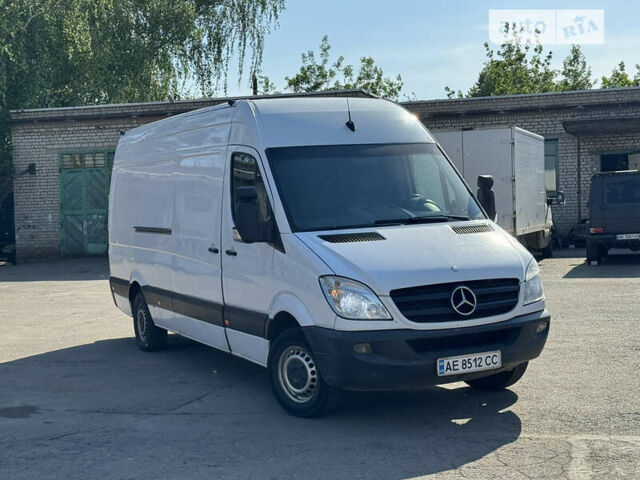 Белый Мерседес Sprinter, объемом двигателя 2.15 л и пробегом 400 тыс. км за 13000 $, фото 1 на Automoto.ua