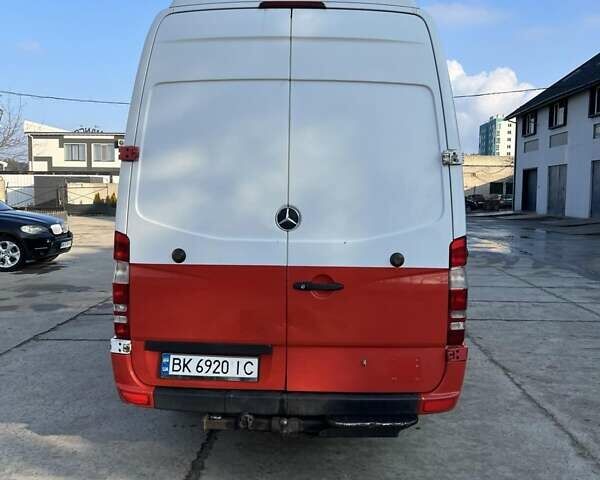 Белый Мерседес Sprinter, объемом двигателя 2.2 л и пробегом 400 тыс. км за 11500 $, фото 5 на Automoto.ua