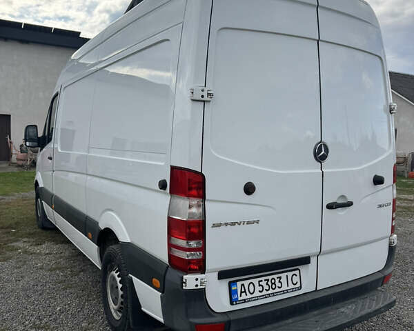 Белый Мерседес Sprinter, объемом двигателя 2.14 л и пробегом 305 тыс. км за 16000 $, фото 4 на Automoto.ua