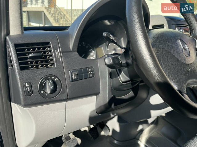 Белый Мерседес Sprinter, объемом двигателя 2.14 л и пробегом 345 тыс. км за 14300 $, фото 9 на Automoto.ua