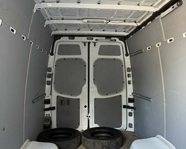 Белый Мерседес Sprinter, объемом двигателя 2.2 л и пробегом 270 тыс. км за 27500 $, фото 6 на Automoto.ua