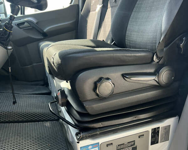 Белый Мерседес Sprinter, объемом двигателя 3 л и пробегом 403 тыс. км за 24300 $, фото 13 на Automoto.ua