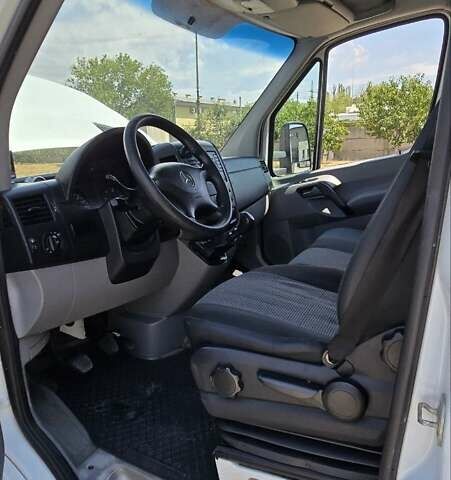 Белый Мерседес Sprinter, объемом двигателя 2.14 л и пробегом 383 тыс. км за 18500 $, фото 7 на Automoto.ua