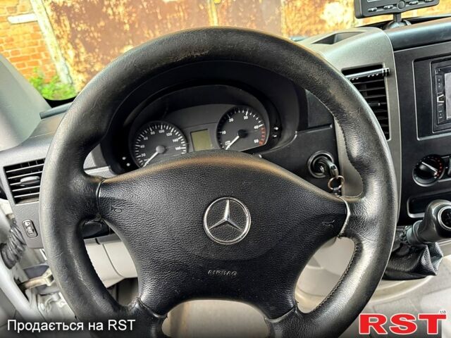 Белый Мерседес Sprinter, объемом двигателя 2.1 л и пробегом 370 тыс. км за 12800 $, фото 6 на Automoto.ua