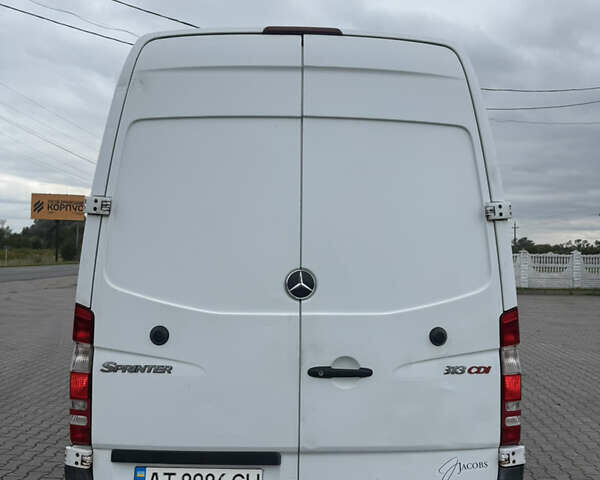Белый Мерседес Sprinter, объемом двигателя 2.14 л и пробегом 557 тыс. км за 12500 $, фото 4 на Automoto.ua