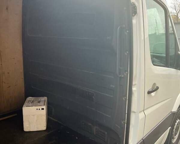 Белый Мерседес Sprinter, объемом двигателя 2.1 л и пробегом 500 тыс. км за 15200 $, фото 12 на Automoto.ua