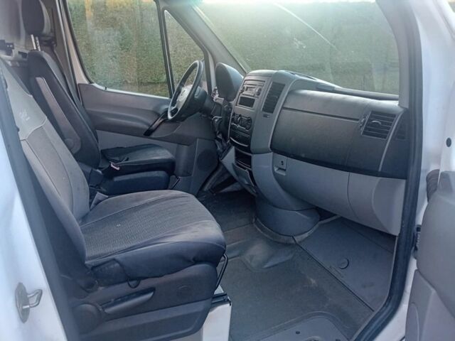 Белый Мерседес Sprinter, объемом двигателя 2.2 л и пробегом 448 тыс. км за 12000 $, фото 3 на Automoto.ua