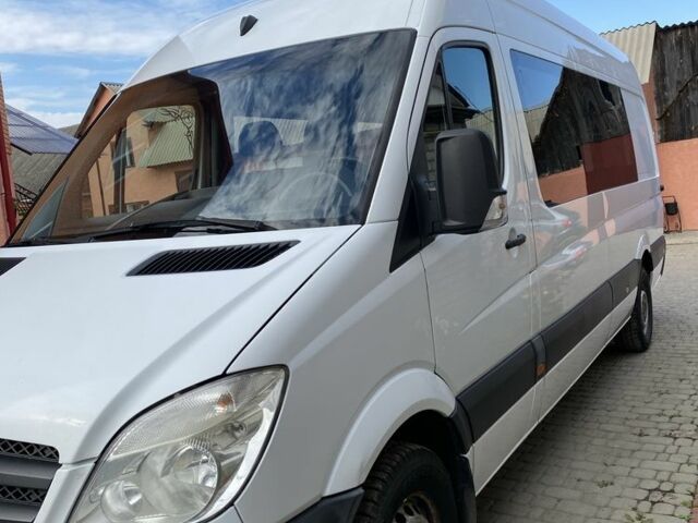 Белый Мерседес Sprinter, объемом двигателя 2.1 л и пробегом 266 тыс. км за 17000 $, фото 2 на Automoto.ua