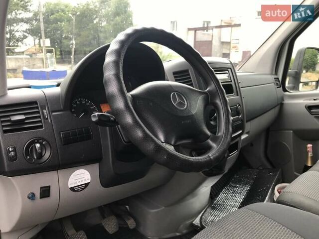 Белый Мерседес Sprinter, объемом двигателя 2.14 л и пробегом 402 тыс. км за 13000 $, фото 9 на Automoto.ua