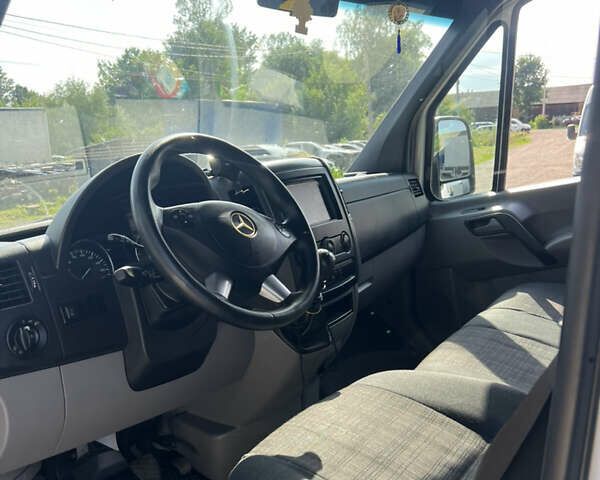 Белый Мерседес Sprinter, объемом двигателя 3 л и пробегом 403 тыс. км за 24300 $, фото 11 на Automoto.ua
