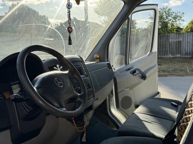 Белый Мерседес Sprinter, объемом двигателя 2.1 л и пробегом 377 тыс. км за 15000 $, фото 9 на Automoto.ua