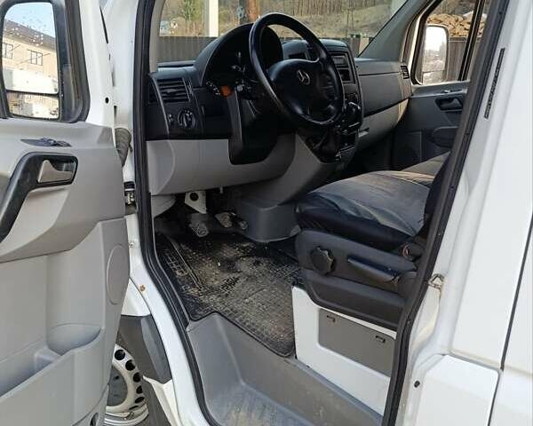 Белый Мерседес Sprinter, объемом двигателя 2.1 л и пробегом 320 тыс. км за 14500 $, фото 3 на Automoto.ua