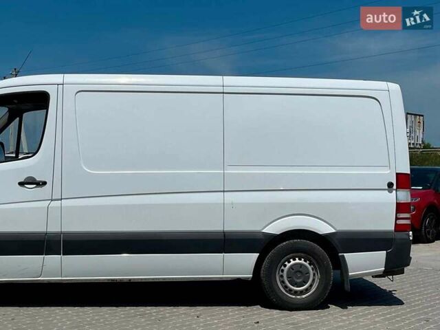 Белый Мерседес Sprinter, объемом двигателя 2.2 л и пробегом 275 тыс. км за 14990 $, фото 2 на Automoto.ua