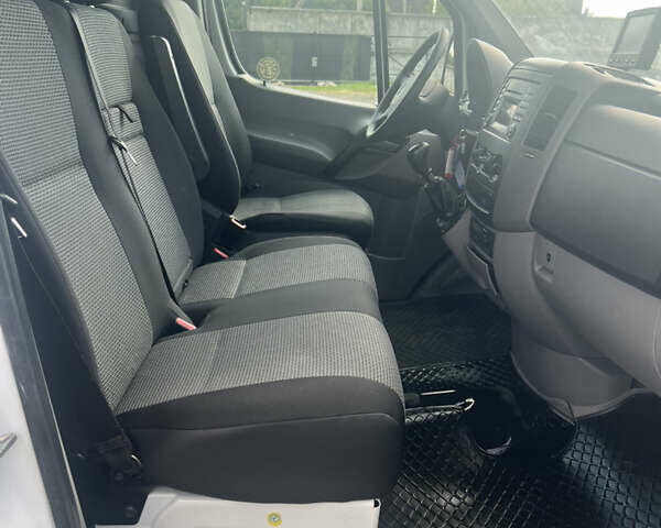Белый Мерседес Sprinter, объемом двигателя 2.2 л и пробегом 310 тыс. км за 19999 $, фото 11 на Automoto.ua