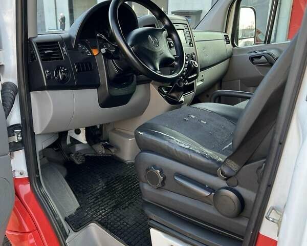 Белый Мерседес Sprinter, объемом двигателя 2.2 л и пробегом 400 тыс. км за 11500 $, фото 16 на Automoto.ua