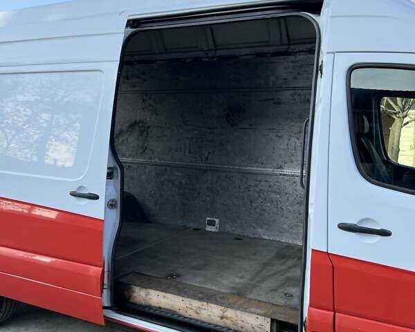 Белый Мерседес Sprinter, объемом двигателя 2.2 л и пробегом 400 тыс. км за 11500 $, фото 11 на Automoto.ua