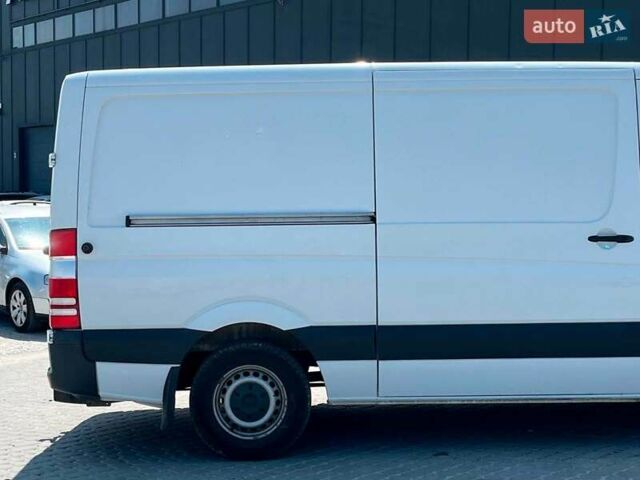 Белый Мерседес Sprinter, объемом двигателя 2.2 л и пробегом 275 тыс. км за 14990 $, фото 3 на Automoto.ua