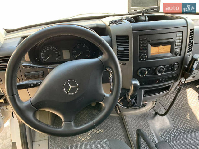 Белый Мерседес Sprinter, объемом двигателя 2.14 л и пробегом 271 тыс. км за 17799 $, фото 3 на Automoto.ua