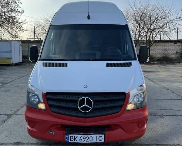 Белый Мерседес Sprinter, объемом двигателя 2.2 л и пробегом 400 тыс. км за 11500 $, фото 6 на Automoto.ua